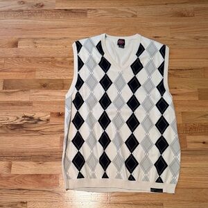 Elegant V-Neck Argyle Sweater Vest - Black, Gray, and White